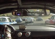 Coureur in Mazda MX-5 passeert 17 auto's in eerste ronde