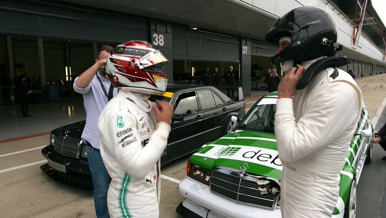 Lewis Hamilton en Toto Wolff spelen met Mercedes 190 Evo 2's