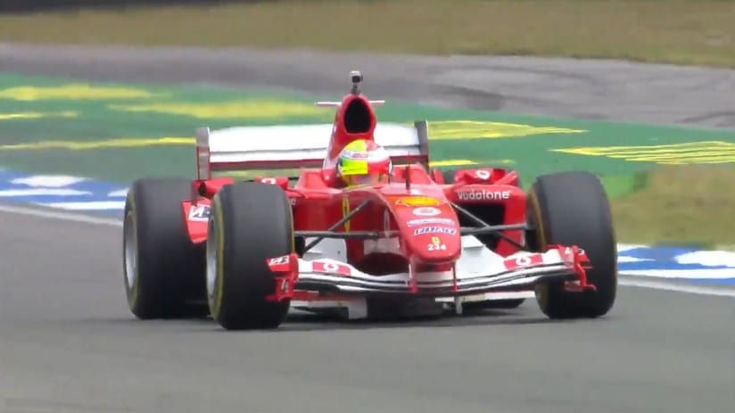 Mick Schumacher in de Ferrari F2004 van zijn pa