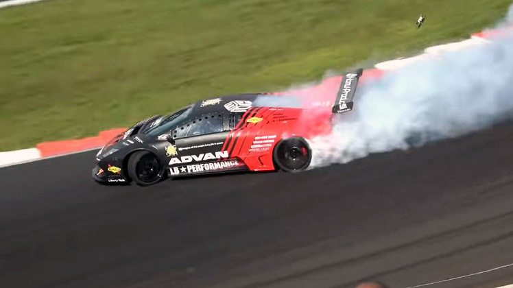 Lamborghini Murciélago drifting