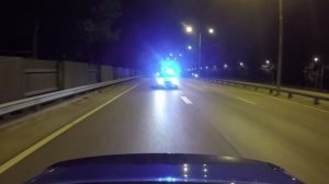 Audi RS4 speelt met politie