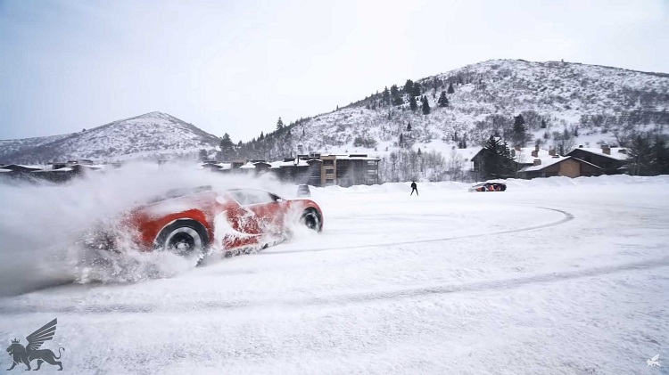 bugatti-veyron-lamborghini-aventador-sneeuw