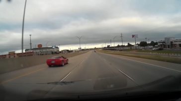 Corvette vlucht voor de politie