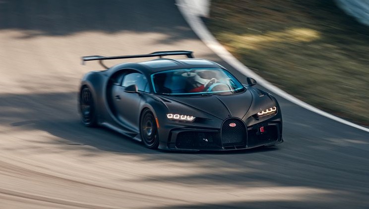 Bugatti Chiron Pur Sport in actie op Bilster Berg