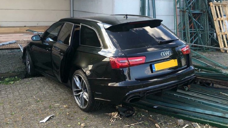 Audi RS6 Crash