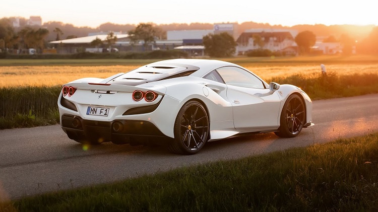 Ferrari F8 met een Novitec-uitlaat