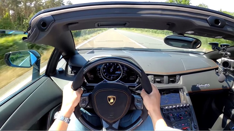 Lamborghini Aventador Roadster doet 312 kmh op Duitse Autobahn