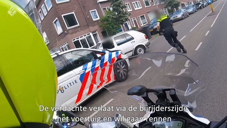 Politie achtervolgt VW Golf door Utrecht