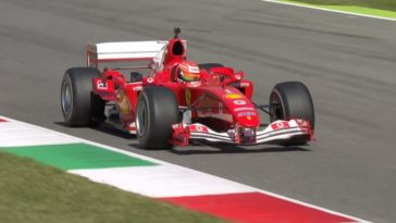 Mick Schumacher in de Ferrari F2004 V10 op Mugello