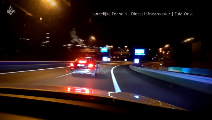 Politie achtervolgt Mercedes E-klasse met 260 kmh