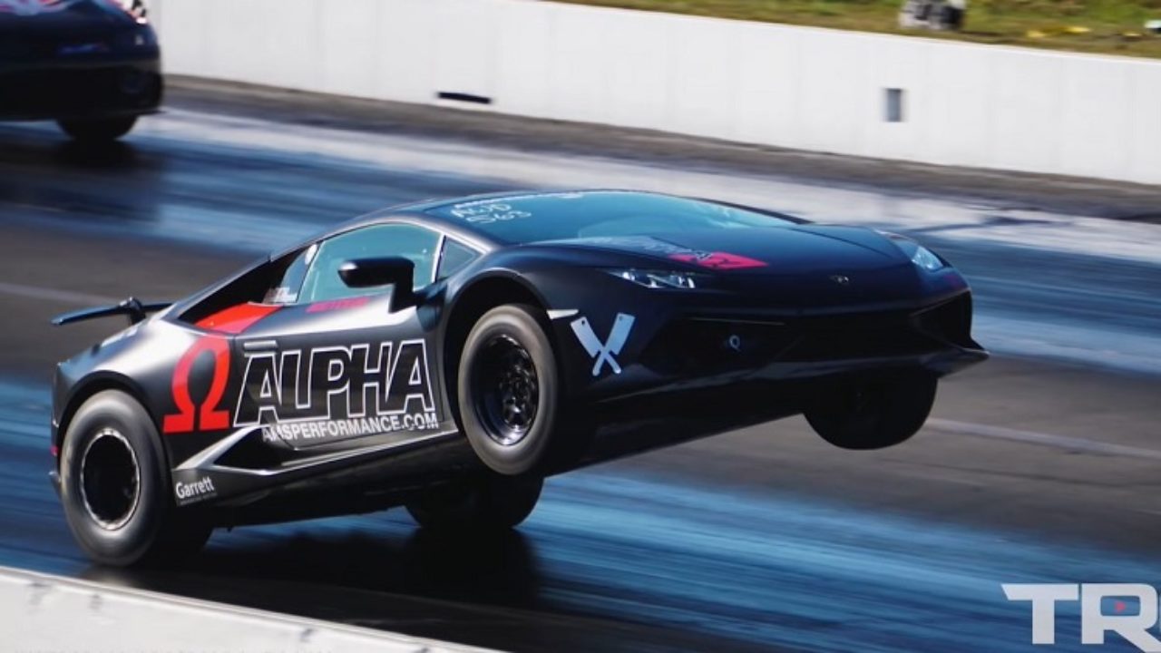 VIDEO:  pk Lamborghini Huracán trek bizarre wheelie