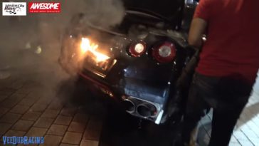 Nissan GT-R zet zichzelf in brand na iets te veel revven