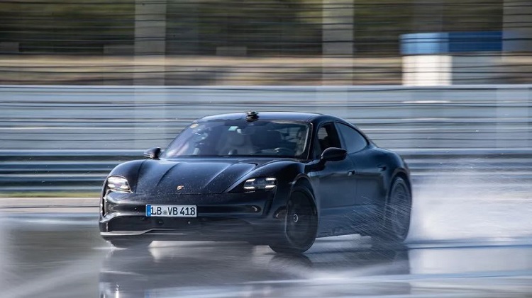 Porsche Taycan record langste elektrische drift