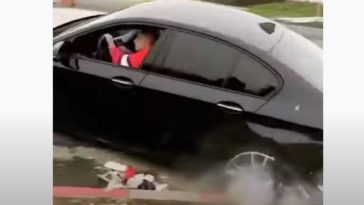 BMW 5-serie crasht tegen stoeprand in rapvideo