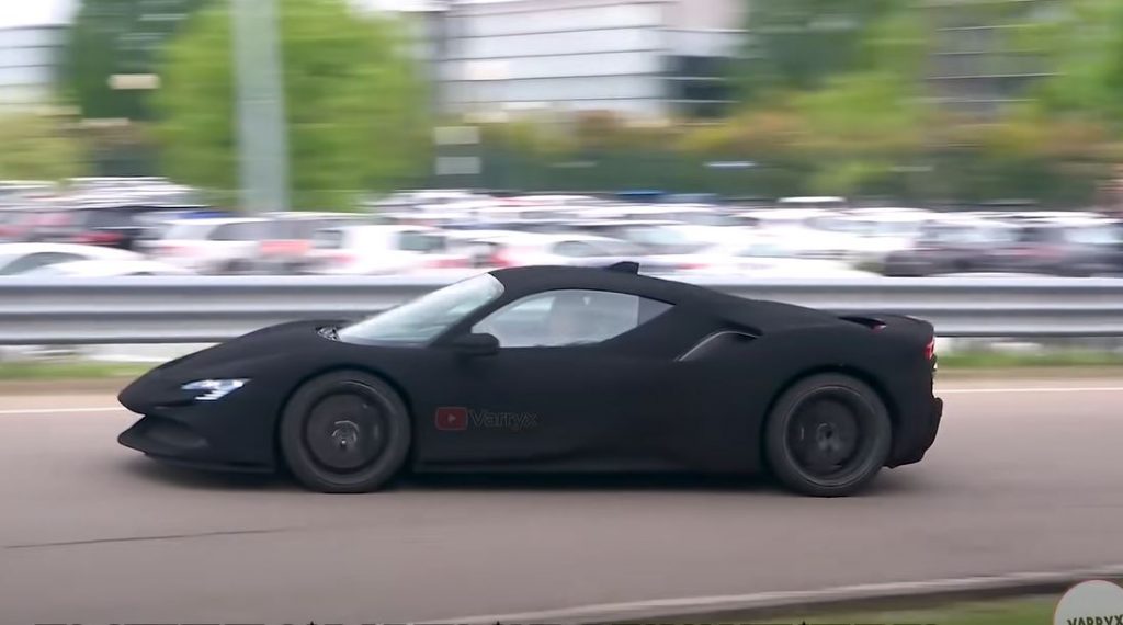 Deze Ferrari SF90 Stradale is extreem zwart