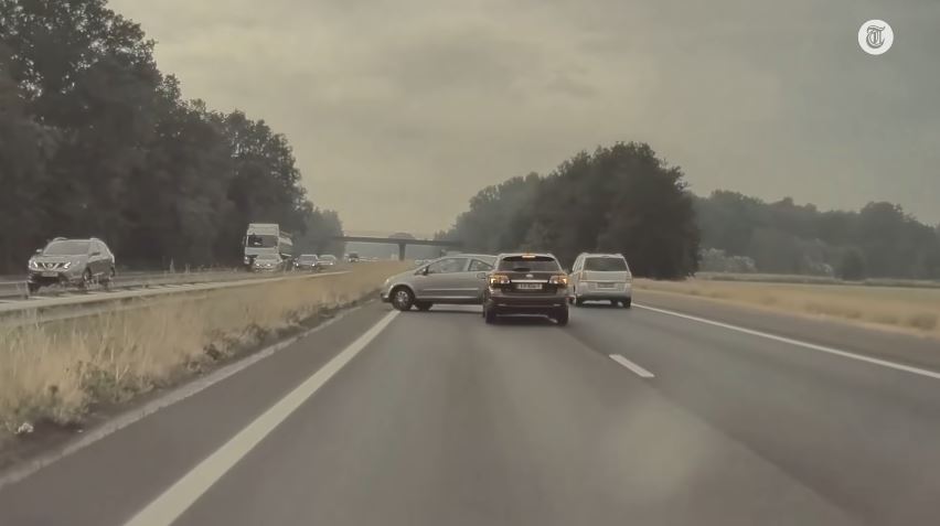 Verkeersruzie op de A30 eindigt met een crash