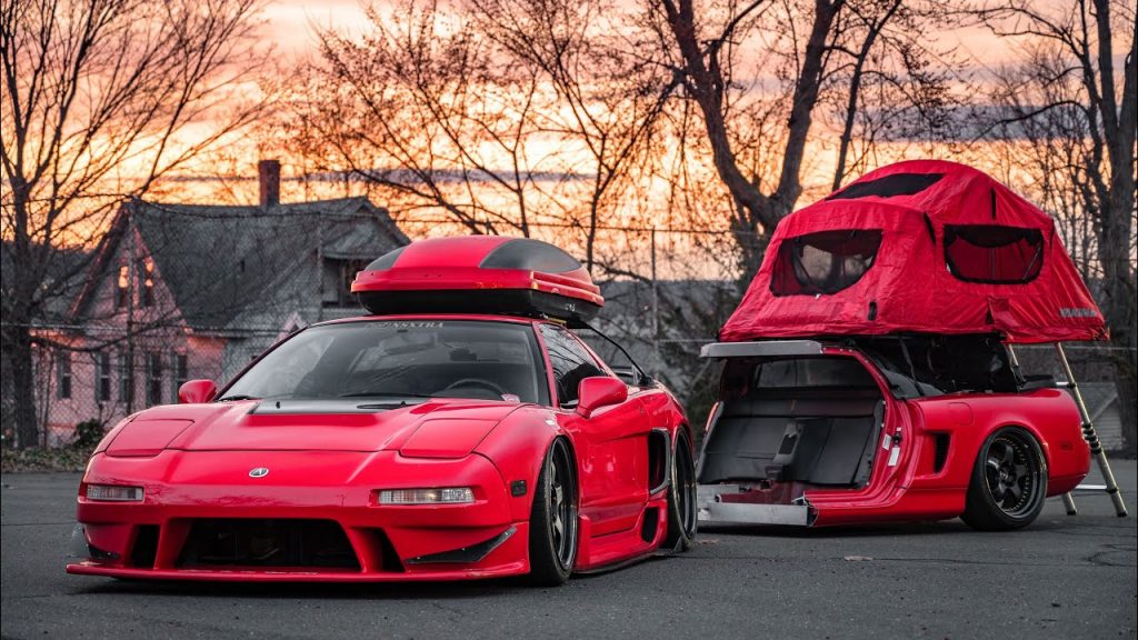 Honda NSX met NSX-trailer is ultiem kamperen