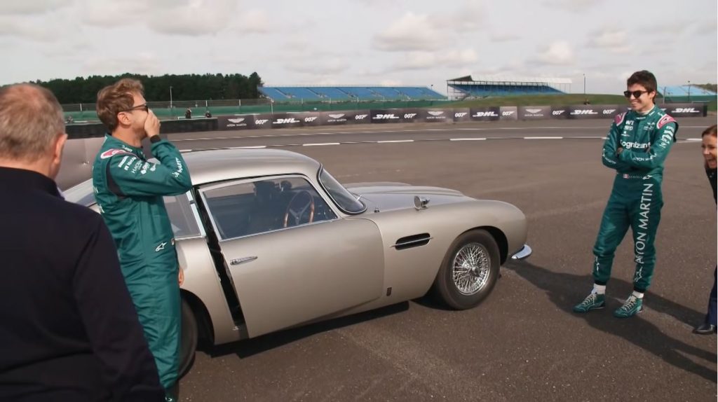 Vettel en Stroll doen stunts met een Aston Martin DB5