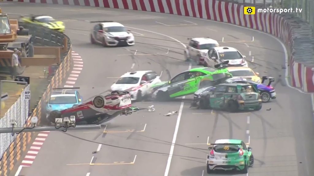 Touring car cup crash Macau