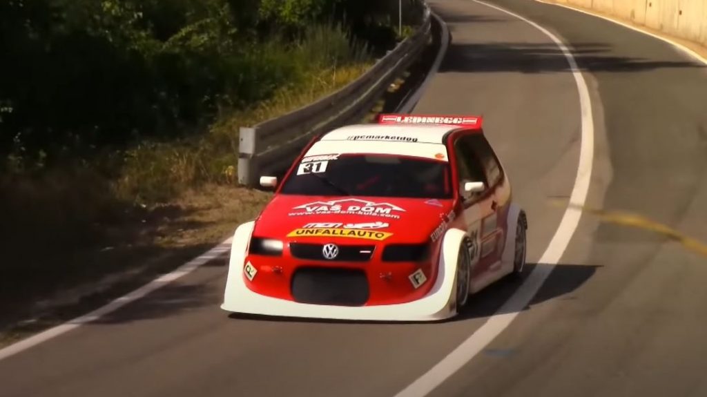 Deze VW Polo Hillclimb-racer krijst tot 8.500 tpm