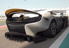 Veloqx Fangio V12 debuteert op circuit in Abu Dhabi