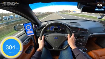 Volvo V70R tikt 304 kmh aan op de Autobahn