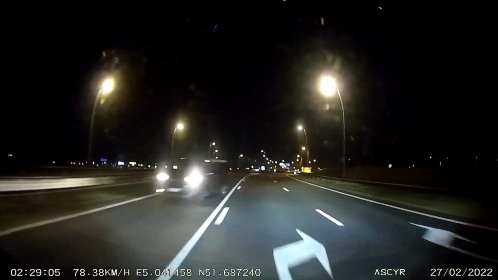 Dashcammer komt spookrijder tegen op N261