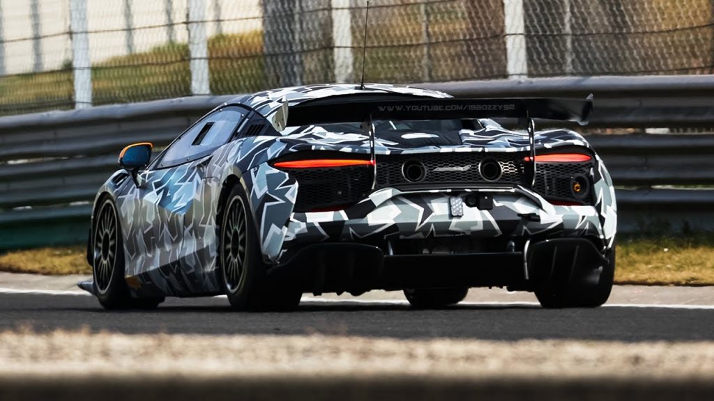 McLaren Artura GT4 gespot op Monza