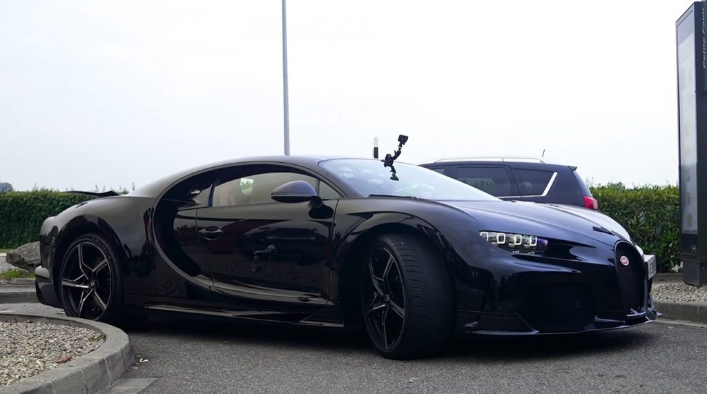 Met een Bugatti Chiron Super Sport door de McDrive