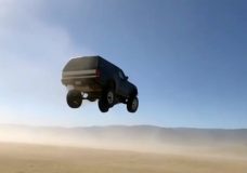 Ford Bronco maakt sprong van 33 meter