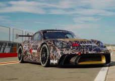 Chris Harris test de nieuwe Porsche GT4 ePerformance