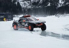 Ken Block in de sneeuw met de Audi RS Q e-tron Dakar