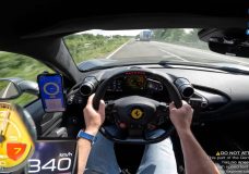 Ferrari F8 scheurt over de Autobahn naar 341 kmh