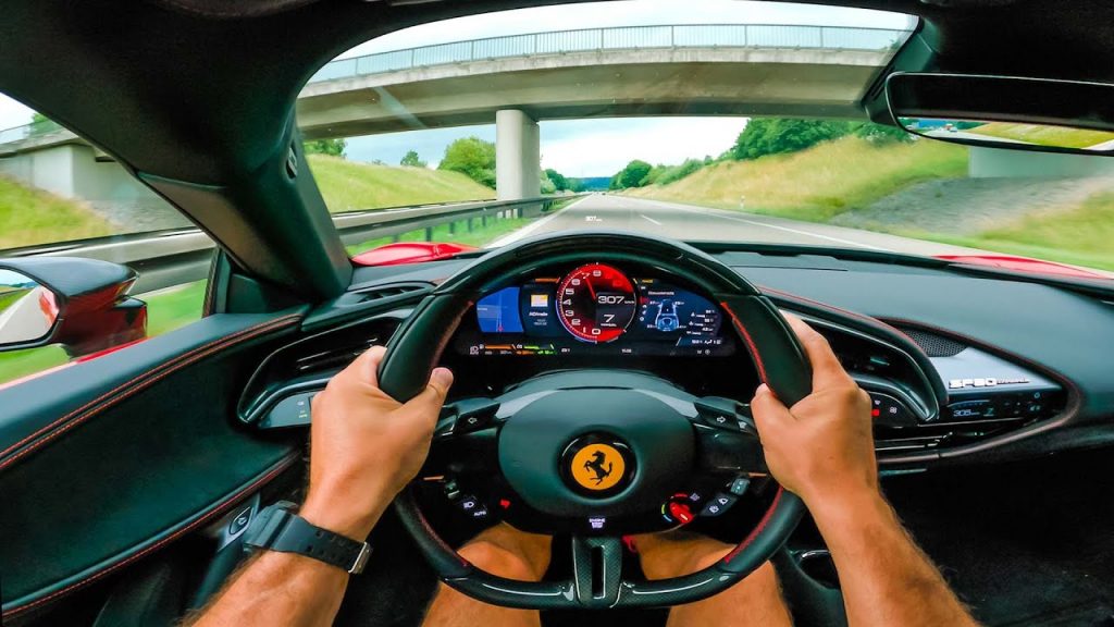 1109 pk sterke Ferrari SF90 van Novitec op de Autobahn