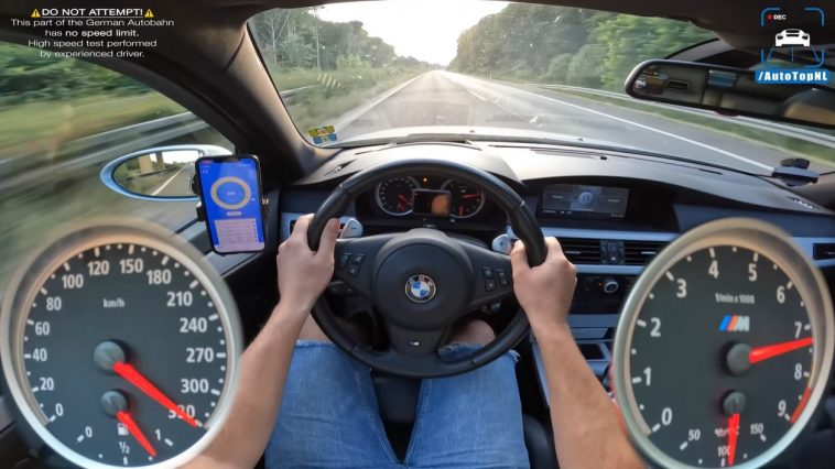 BMW M5 V10 Touring blaast met 330 kmh over de autobahn