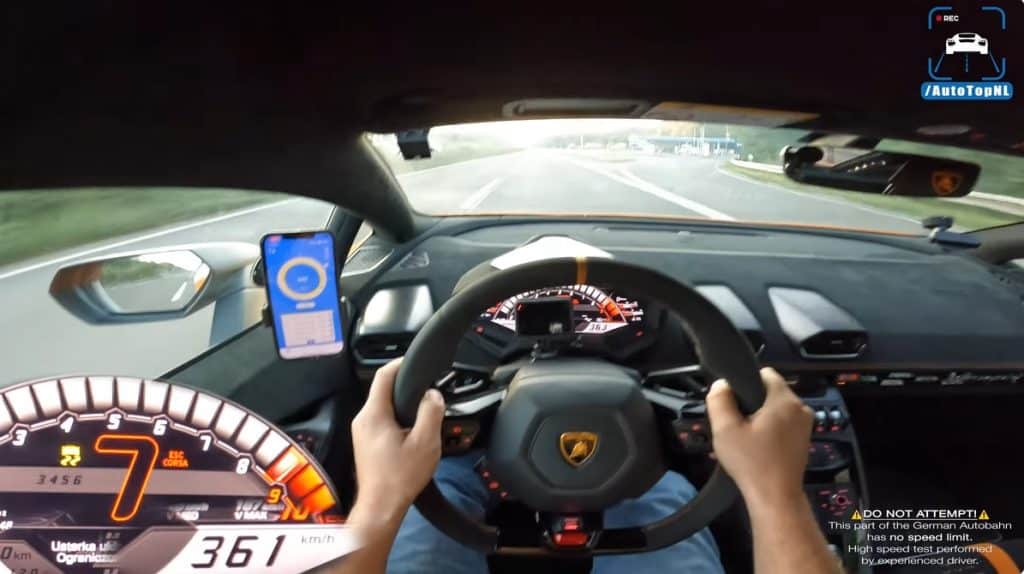 Twin Turbo Huracán haalt zonder moeite 363 kmh op Autobahn