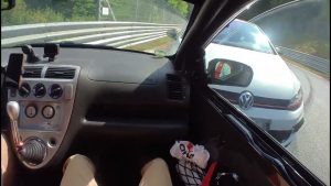 Honda Civic Type R raakt 2 auto’s op de Nürburgring