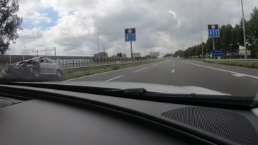 Vluchtende Peugeot 206 door politie geramd
