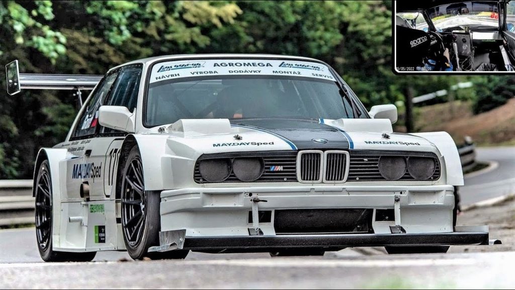 Widebody BMW E30 met 4.4 V8 buldert over Hillclimb