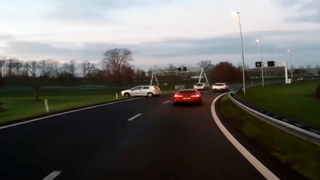 Fiat Punto voegt lekker in op de A12