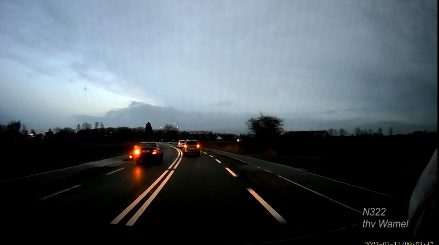 Mercedes heeft erg veel haast op de N322