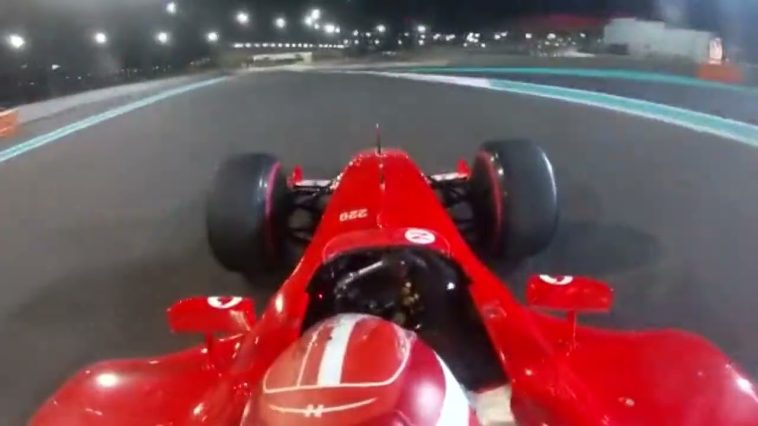 Charles Leclerc trapt Ferrari F2003GA V10 over Yas Marina Circuit