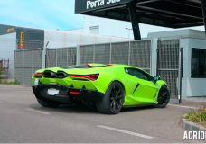Nieuwe Lamborghini Revuelto's gespot bij de fabriek