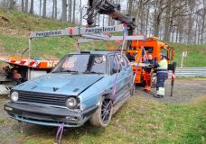 Pinderwagen Golf Mk2 crasht op de Nürburgring