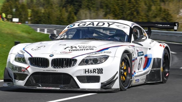 BMW Z4 GT3 buldert over Rechberg hillclimb