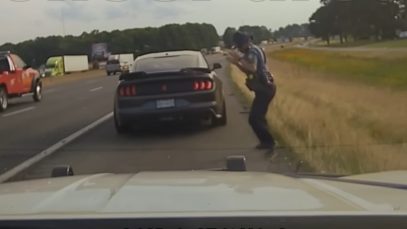Ford Mustang slaat succesvol op de vlucht voor politie