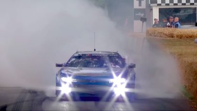Jenson Button rookt rubber op van Le Mans NASCAR