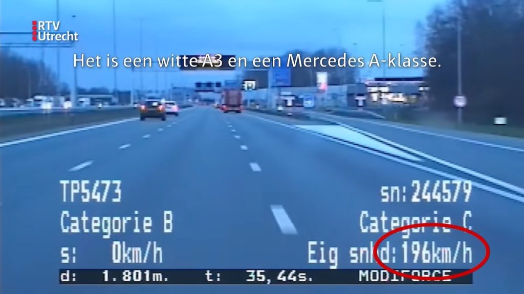 Politie vordert rijbewijzen Audi- én Mercedes-bestuurder in