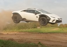 Lamborghini Sterrato vliegt door de lucht