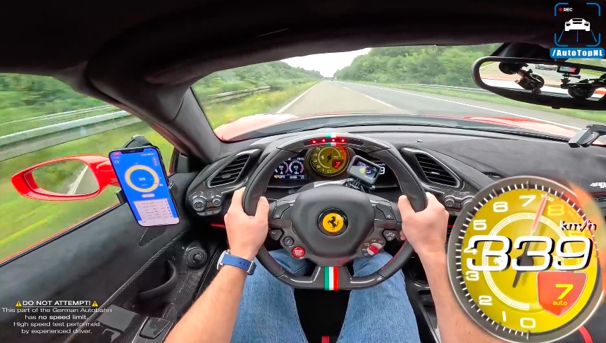 Ferrari 488 Pista vlamt naar topsnelheid op de Autobahn